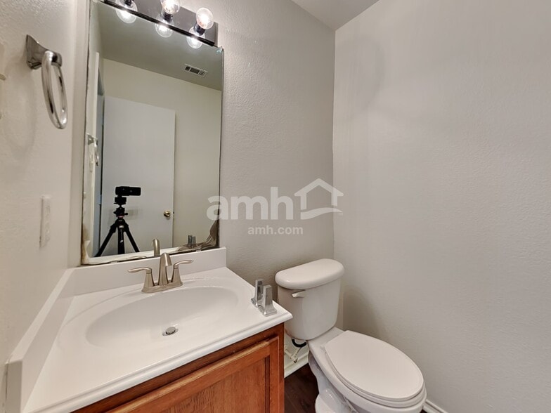 Building Photo - 1966 Courtside Dr