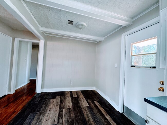 Building Photo - 3714 Farwood Dr