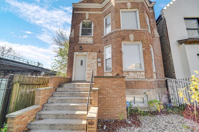 Building Photo - 1932 S Sawyer Ave