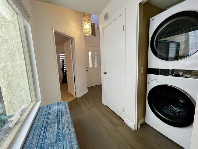 Building Photo - 41539 Woodhaven Dr W