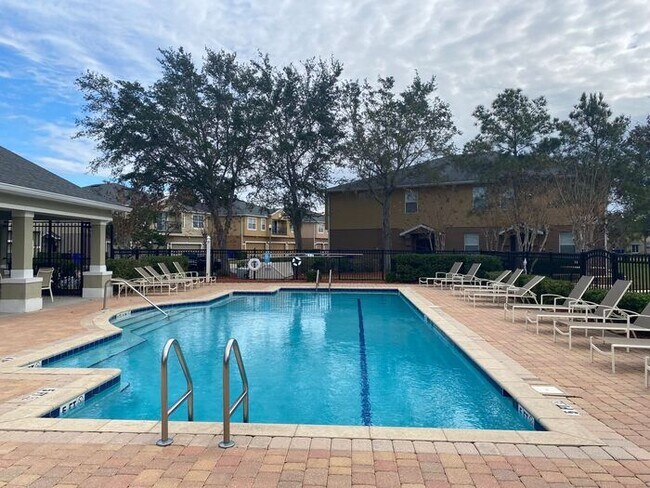 Building Photo - Rent Special-Wonderful 2/2 Townhome w/ Pond View in St. Cloud