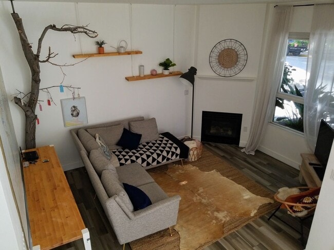 Building Photo - Little Italy 2bed Townhouse, Wait, how cut...