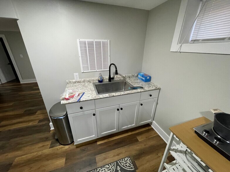 Sink - 1521 S Randolph St