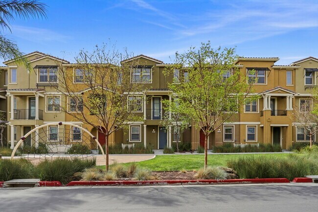 Building Photo - 621 Cinnamon Cir