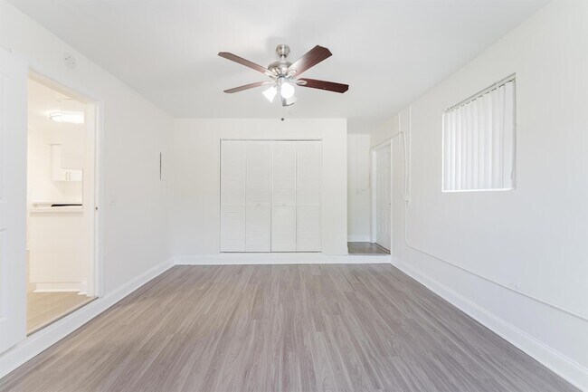 Building Photo - 302 NE 36th St