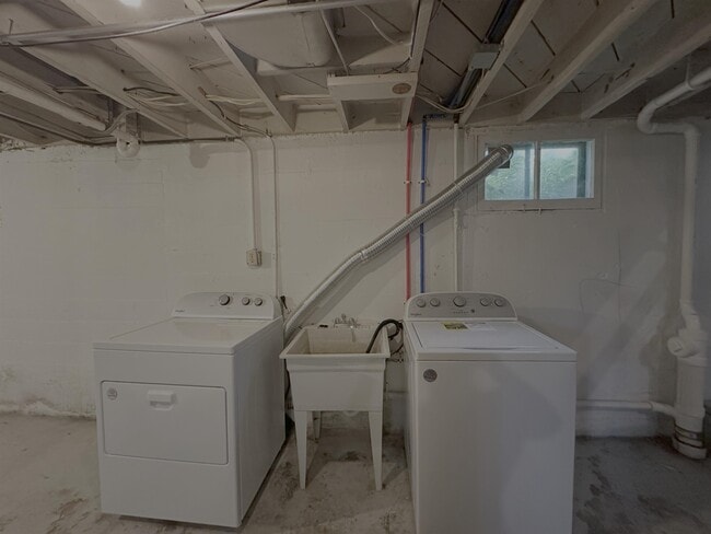 Building Photo - 37 Corry St