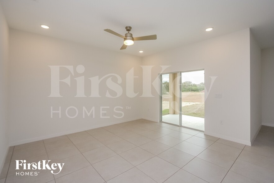 Building Photo - 344 Corbel Ln