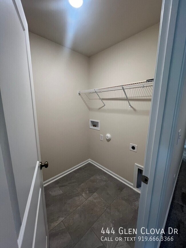 Building Photo - 444 Glen Clova Dr