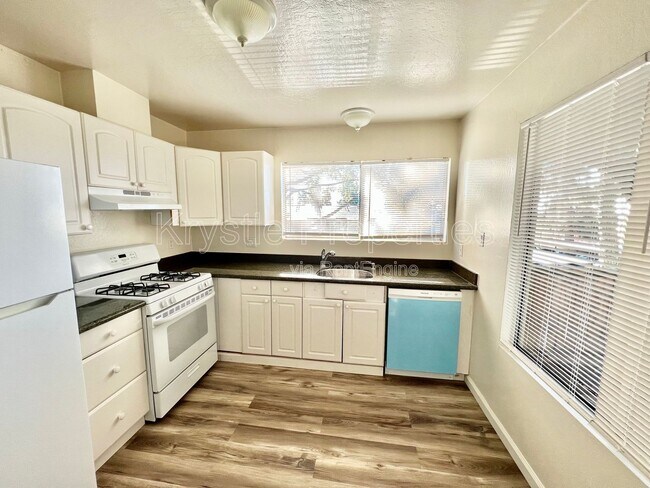 Building Photo - 355 Parkview Terrace