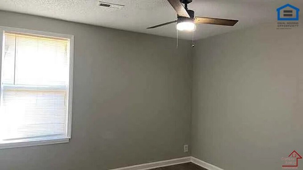 Building Photo - 425 Revels Dr