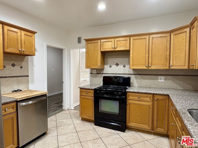 Building Photo - 124 N Mansfield Ave