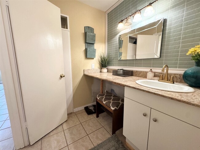 Building Photo - 5550 N Braeswood Blvd