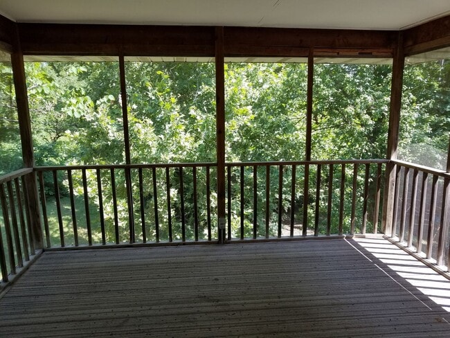 Building Photo - 4 bd, 3 ba house, NW Columbia, quick access to Stadium/I-70, screened porch