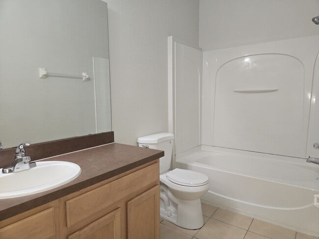 Building Photo - 3BD / 2.5BA Carriage Home