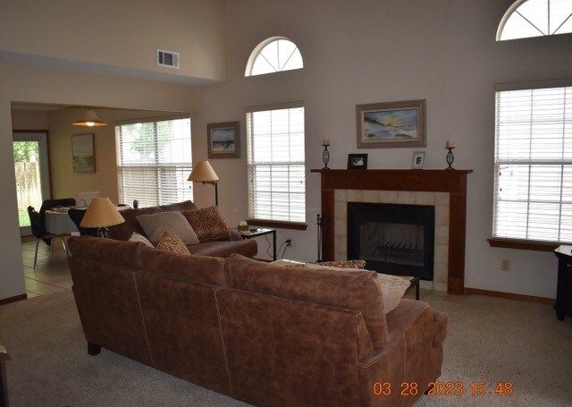 Living room - 3126 Station Ct