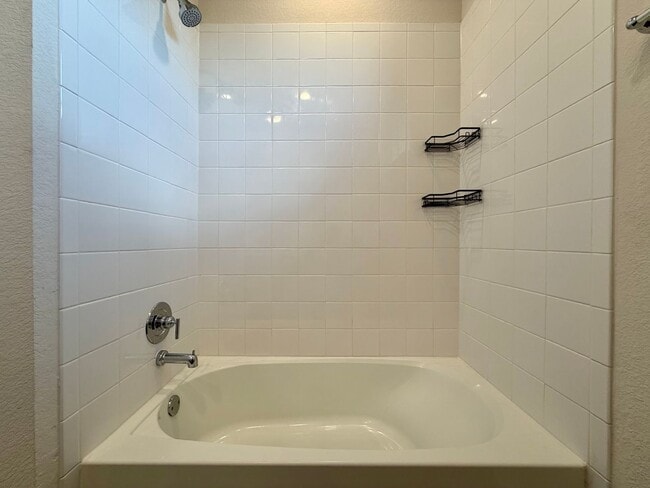 Building Photo - 904 Vogel Dr