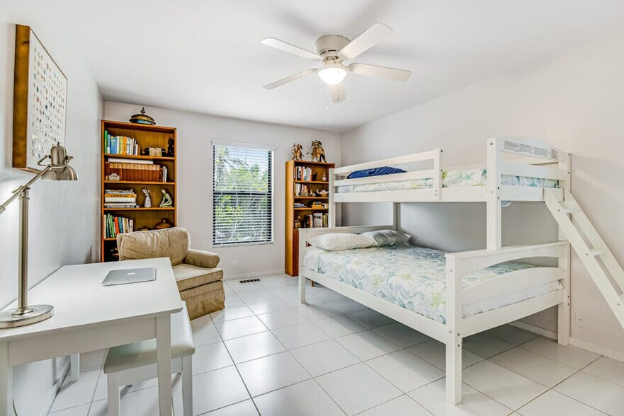 Building Photo - 6997 Longboat Dr S