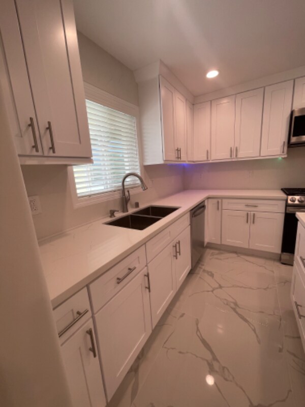 Building Photo - 1521 W Cerritos Ave