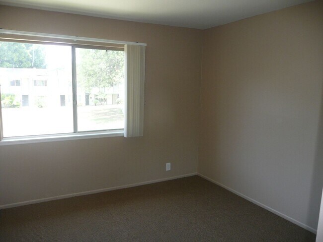 Building Photo - 4 bedroom home in Tustin