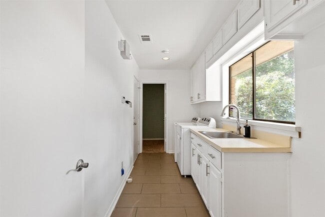 Building Photo - 6530 Copper Creek Dr