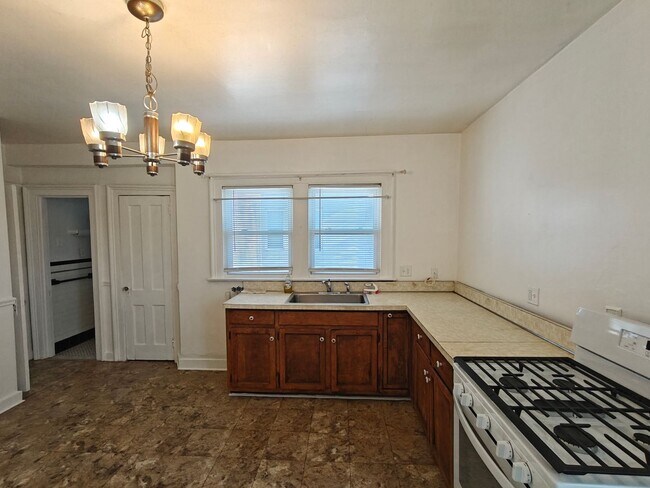 Building Photo - JUST IN TIME FOR THIS COLD WEATHER!!! HEAT INC IN RENT 1-2 BDRM 2ND FL APT W/ OFF ST PARKING