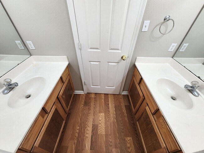 Building Photo - 902 Pheasant Cove