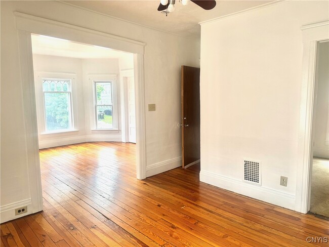 Building Photo - 126 Burnet Park Dr