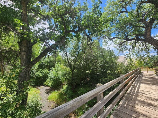 Building Photo - Stunning 3 Bedroom Townhome Tucked Away In Breathtaking Community MOVE IN INCENTIVES AVAILABLE!