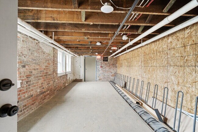 Building Photo - 702 20th St