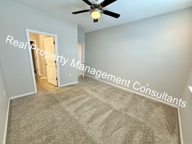 Building Photo - Spacious 3 Bed / 3.5 Bath in Blue Valley S...