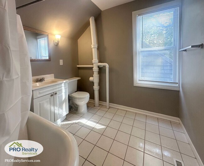 Building Photo - 3 Bedroom House In Northeast Minneapolis