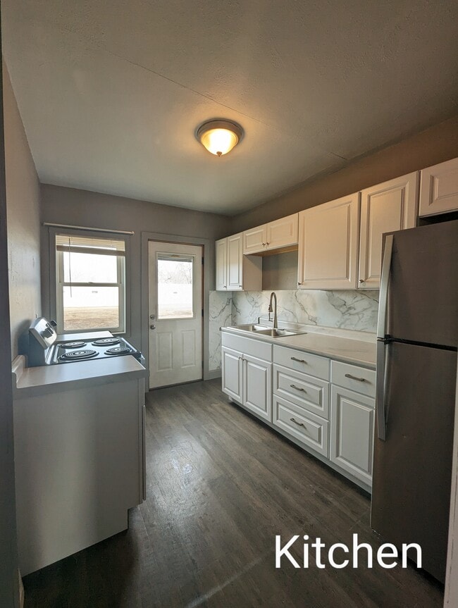 Building Photo - 407 E 6th St