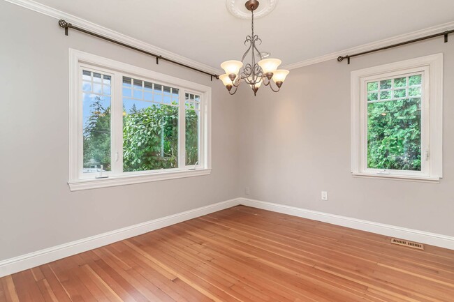 Building Photo - 3Bd/2Ba Kirkland House