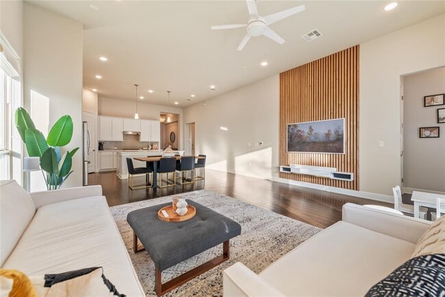 Building Photo - 11905 Deering Pl