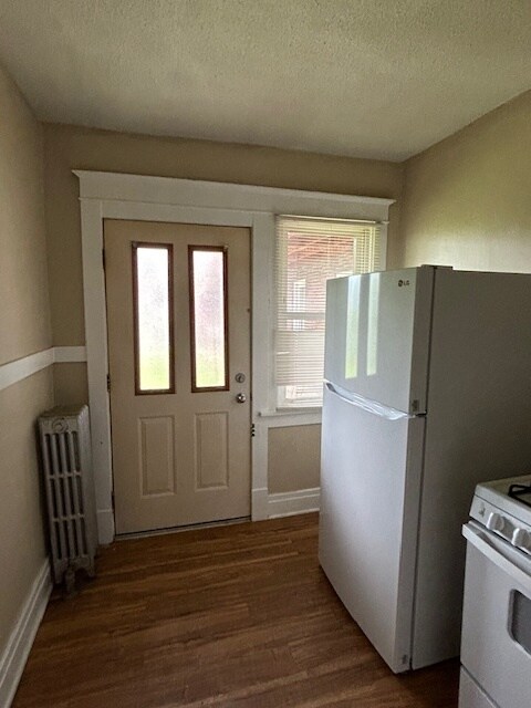 Building Photo - 300 Roesch Ave