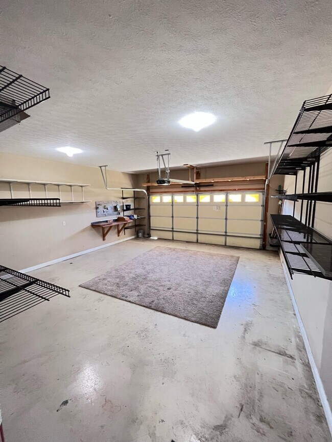 Building Photo - 212 Lakeside Dr