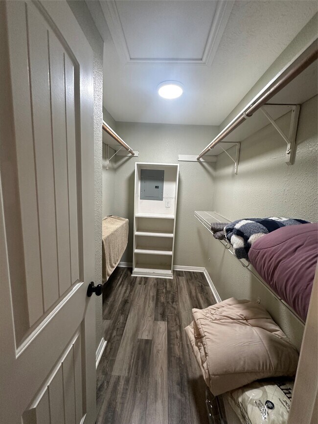 Building Photo - 250 El Dorado Blvd