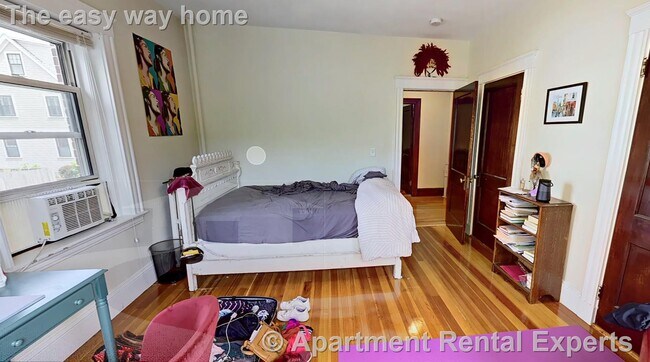 Building Photo - 163 Summer St