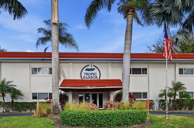 Building Photo - 3401 Spanish Trail