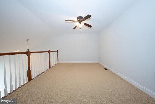 Building Photo - 300 W Elm St