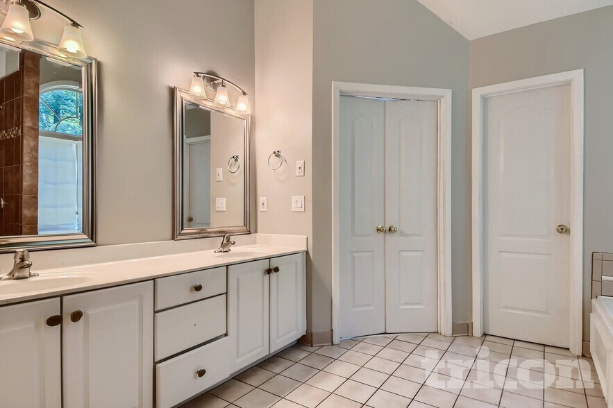 Building Photo - 2713 Trellis Ct SW