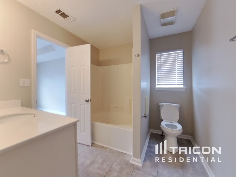 Building Photo - 7009 Glen Valley Way