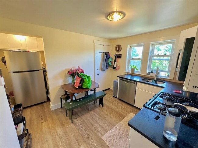 Building Photo - 1145 Boylston St