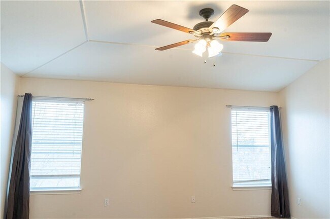 Building Photo - 1608 Diana Dr