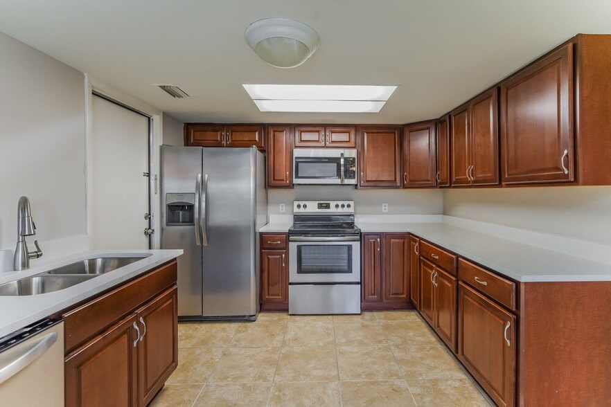 Building Photo - 403 Blueberry Dr