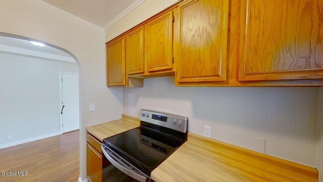 Building Photo - 31 Parkwood St