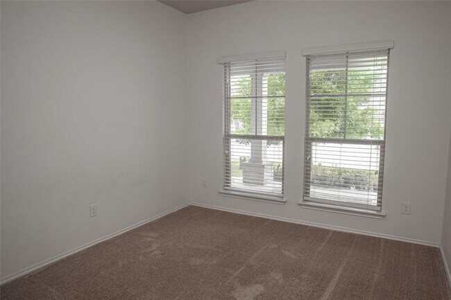 Building Photo - 5334 Cicero Dr