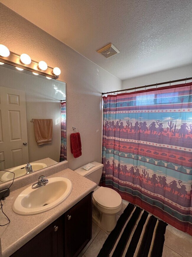 Building Photo - 3 BEDROOM IN WILDFLOWER!