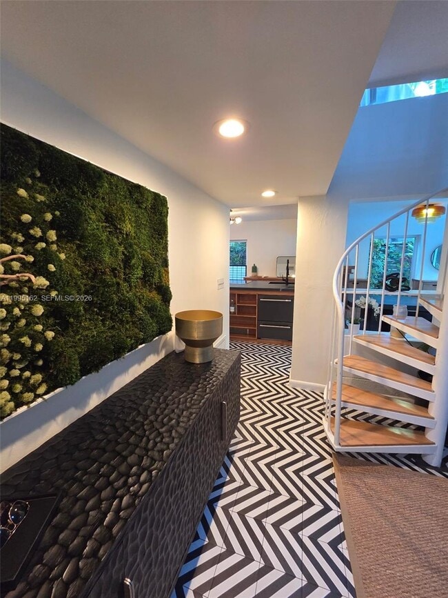 Building Photo - 2848 SW 22nd Ave