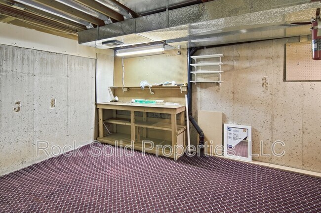 Building Photo - 5416 Meadowbrook Dr